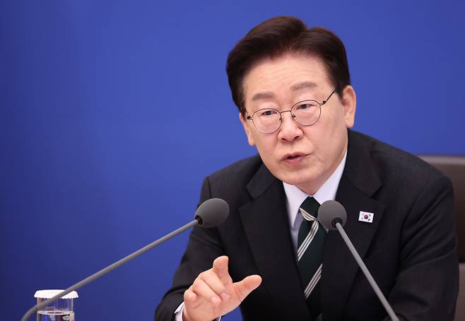 이재명 대통령이 28일 청와대에서 열린 국무회의 겸 비상경제점검회의에서 발언하고 있다. 연합뉴스