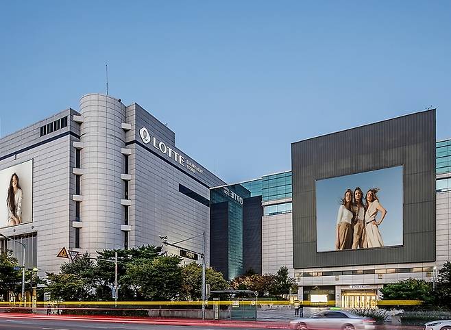 인천광역시 미추홀구에 위치한 롯데백화점 인천점. [롯데백화점]