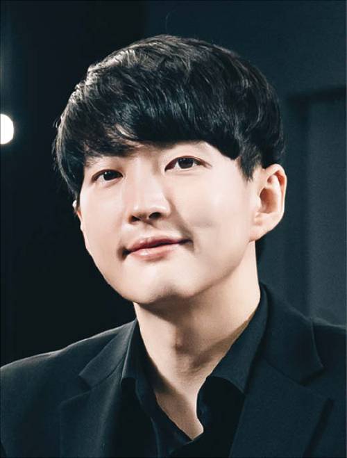 1988년생/ 연세대 경영학과/ 2012년 모바일 앱 서비스 ‘㈜길하나사이’ 창업/ 2014년 ㈜에이피알 대표이사(현)