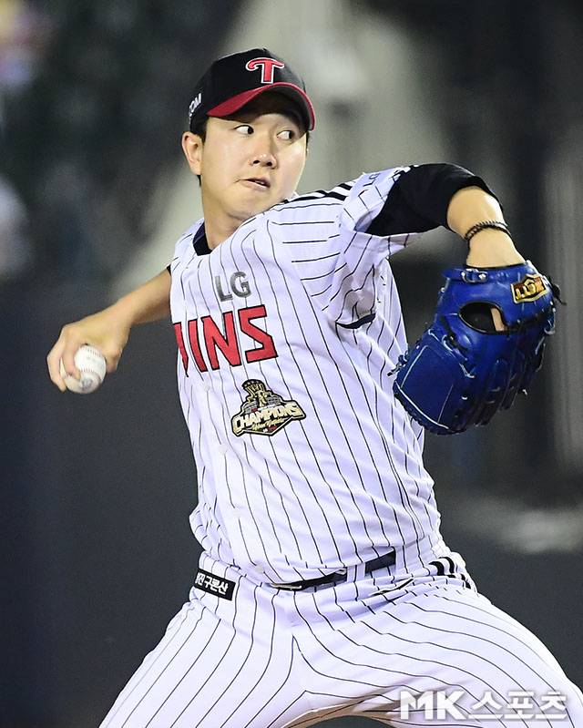 사실상 시즌 아웃된 유영찬. 사진=김영구 기자