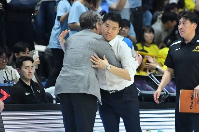 ‘명장’ 조상현 감독은 또 한 번 4강 시리즈에서 패배의 아픔을 겪었다. 사진=KBL 제공