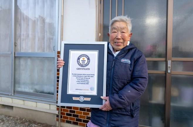 일본 후쿠시마현에 사는 92세 할머니가 세계에서 가장 나이가 많은 여성 신문 배달원으로 기네스 세계 기록에 이름을 올렸다. /사진=기네스 월드 레코드