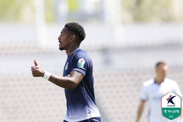 서울 이랜드가 26일 목동종합운동장에서 열린 화성FC와 9라운드 홈 경기에서 1-2로 패배했다. 선발 출전한 가브리엘./프로축구연맹 제공