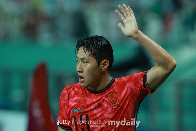 지난해 10월 10일 서울월드컵경기장에서 벌어진 한국-브라질 친선경기에서 이강인이 코너킥을 준비하고 있다. /게티이미지코리아
