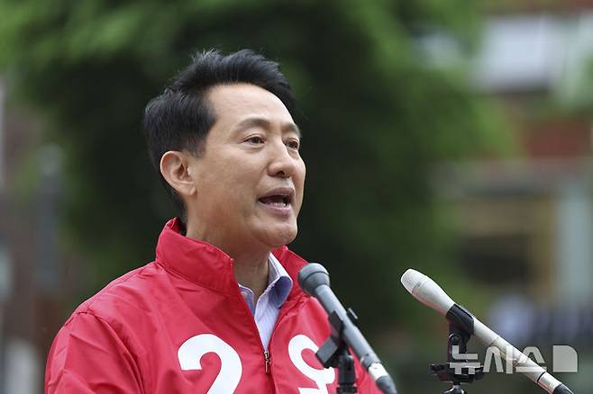 [서울=뉴시스] 김근수 기자 = 오세훈 국민의힘 서울시장 후보가 27일 서울 종로구 보신각 앞에서 출마선언을 하고 있다. 2026.04.27. ks@newsis.com