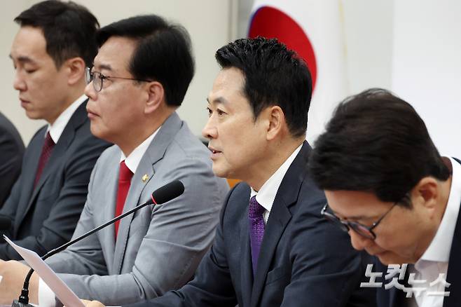국민의힘 장동혁 대표가 27일 서울 여의도 국회에서 열린 최고위원회의에서 발언을 하고 있다. 윤창원 기자