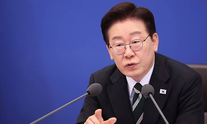 이재명 대통령이 28일 청와대에서 열린 제18회 국무회의 겸 제6차 비상경제점검회의에서 발언을 하고 있다. 뉴스1