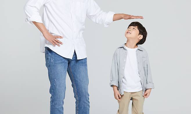 작년 국내 고등학교 1학년생 평균 키는 남학생 173.0㎝, 여학생 161.3㎝로 조사됐다. 초·중·고 학생 10명 중 3명은 과체중 또는 비만인 것으로 나타났다. 게티이미지뱅크 제공