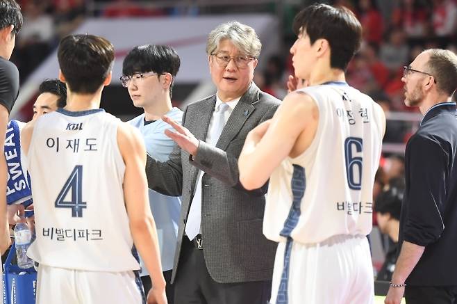 손창환 감독.KBL 제공