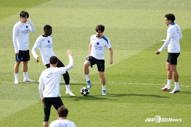 비티냐(가운데)와 PSG 선수들. /AFPBBNews=뉴스1