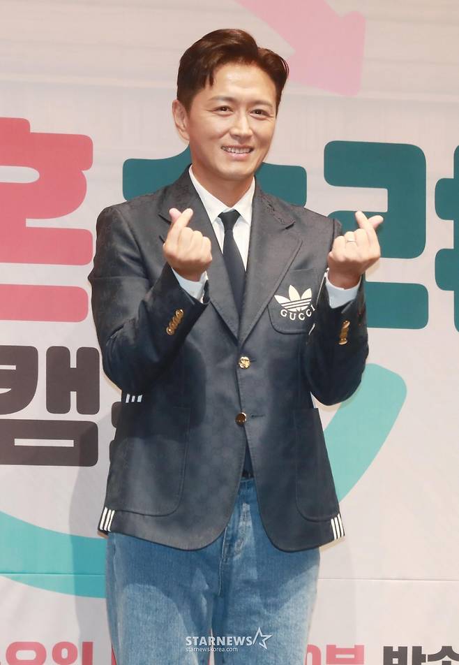 배우 진태현이 13일 오전 서울 라마다서울 신도림 호텔에서 진행된 JTBC 예능 '이혼숙려캠프' 제작발표회에 참석해 포즈를 취하고 있다.  인생을 새로고침하기 위한 부부들의 이야기 '이혼숙려캠프'는 오는 15일 첫 방송된다. /2024.08.13 /사진=이동훈