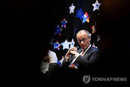 독일 김나지움을 방문한 프리드리히 메르츠 독일 총리 [로이터 연합뉴스. 재판매 및 DB 금지]