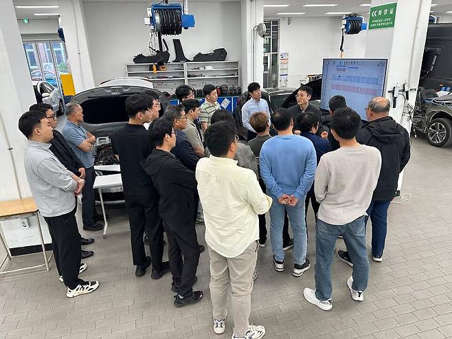 지난 25일 한국폴리텍대학 화성캠퍼스에 기아자동차 최고 등급인 레벨4 마스터들이 모였다.<한국폴리텍대학 화성캠퍼스 제공>