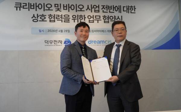 유정희 드림씨아이에스 대표(왼쪽), 이준용 덕우전자 대표. [출처=덕우전자]