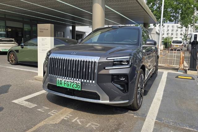 지커 8X 전면. 김상욱 기자.