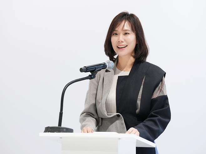 ▲서가연 에어비앤비 코리아 컨트리 매니저가 발표하고 있다. 사진=에어비앤비