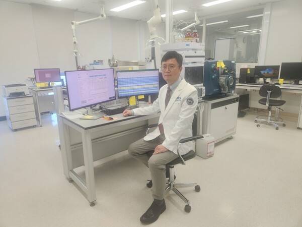 설일웅 연구관은 "이곳은 행정안전부&nbsp; 소속 광주과학수사연구소로 수사기관에 의뢰하는 감정물에 대한 감정서 작성이 있는 곳"이라고 밝혔다.&nbsp;