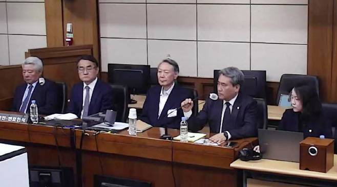 고위공직자범죄수사처 체포방해 등 혐의로 기소된 윤석열 전 대통령이 29일 서울 서초구 서울고등법원에서 열린 항소심 선고 공판에 출석해 있다. 서울고법 내란전담재판부인 형사1부는 이날 특수공무집행방해, 직권남용 권리행사방해 등 혐의로 재판에 넘겨진 윤 전 대통령에게 징역 7년을 선고했다. (사진=서울고법 제공)