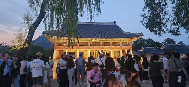 지난해 열린 경복궁 야간관람 행사 모습(국가유산청 제공)