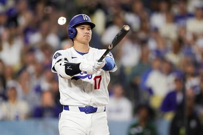 LA 다저스 오타니 쇼헤이가 24일(현지시간) 미국 로스엔젤레스에서 열린 2026 메이저리그(ML) 시카고전에서 타격을 준비하고 있다. 사진 | LA=AP연합뉴스