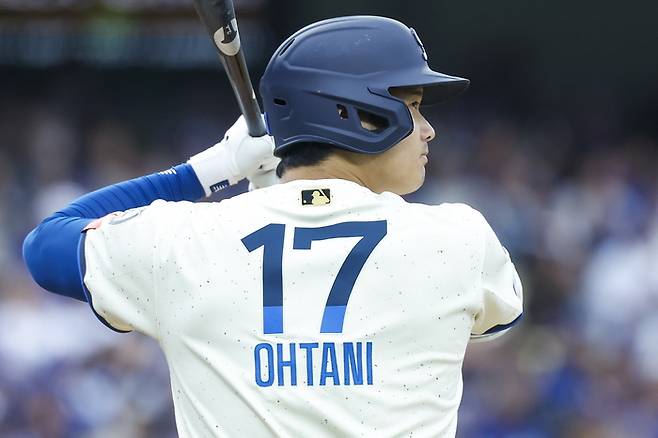 LA 다저스 오타니 쇼헤이가 25일(현지시간) 미국 로스앤젤레스 다저스타디움에서 열린 2026 ML 시카고전에서 타격하고 있다. 사진 | LA=EPA연합뉴스