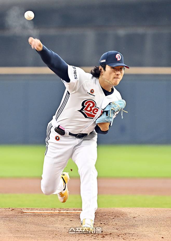 두산 곽빈이 28일 잠실구장에서 열린 2026 KBO리그 삼성과 경기에 선발 등판해 힘차게 공을 던지고 있다. 잠실 | 박진업 기자 upandup@sportsseoul.com