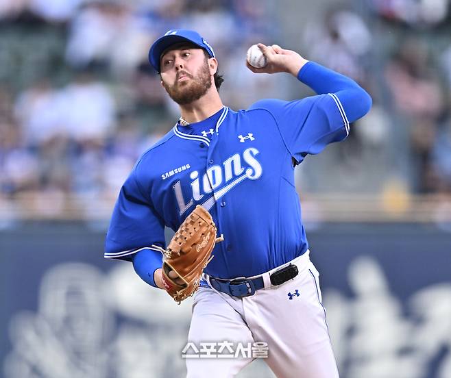 삼성 선발투수 오러클린이 29일 서울 잠실구장에서 열린 2026 KBO리그 두산전에서 역투하고 있다. 잠실 | 최승섭 기자 thunder@sportsseoul.com