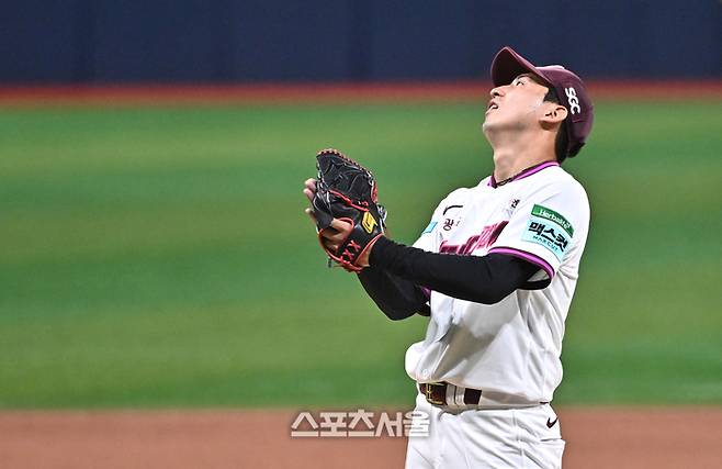 키움 유토가 22일 고척스카이돔에서 열린 2026 KBO리그 NC와 경기 9회초 2사 1루 상황에서 NC 오영수를 삼진으로 잡아내며 승리를 지켜낸 뒤 기뻐하고 있다. 고척 | 박진업 기자 upandup@sportsseoul.com