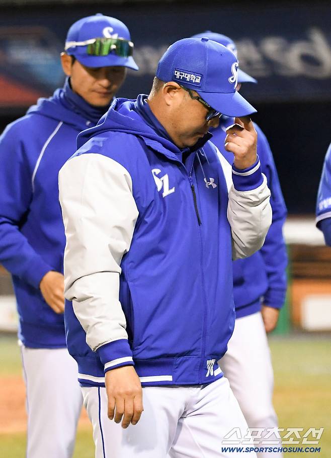 연패 탈출의 기쁨도 잠시 박진만 감독은 웃지 못했다.