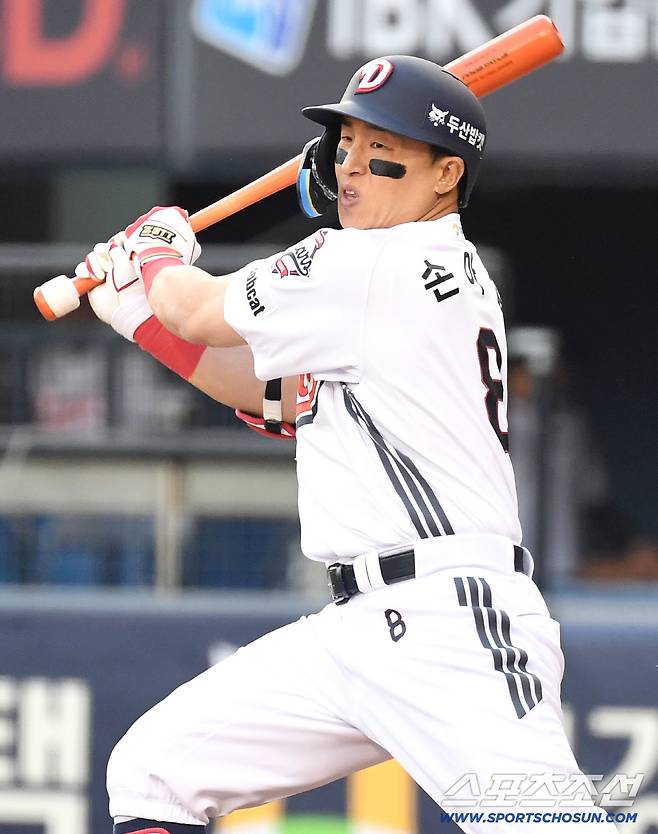 24일 잠실야구장에서 열린 LG와 두산의 경기. 타격하고 있는 두산 손아섭. 잠실=송정헌 기자songs@sportschosun.com/2026.04.24/