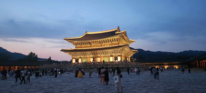 지난해 경복궁 야간관람 현장.