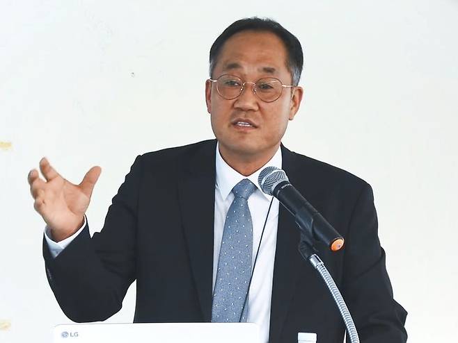 김상백 국립기상과학원 지구대기감시연구과장이 28일 제주 서귀포 서호동 국립기상과학원에서 열린 브리핑에서 온실가스 농도에 대해 설명하고 있다. 기상청 제공