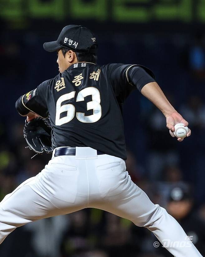 28일 창원 KIA전 7회 김도영 타석에서 등판한 사이드암스로 원종해의 투구 모습. NC 제공