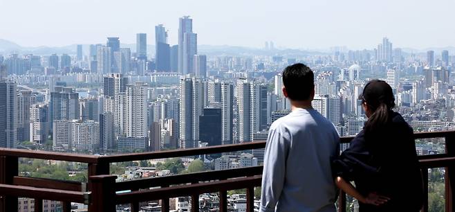 서울 남산에서 바라본 도심/ 사진=연합뉴스