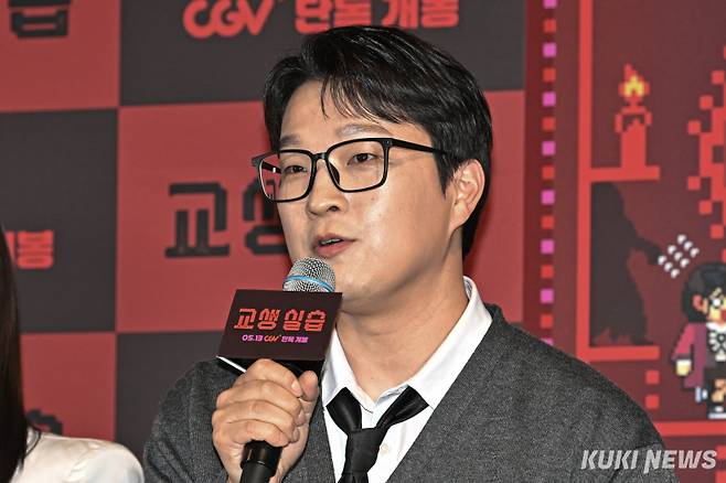 김민하 감독이 29일 서울 용산구 CGV아이파크몰에서 열린 영화 ‘교생실습’ 언론배급시사회에 참석해 취재진의 질문에 답하고 있다.