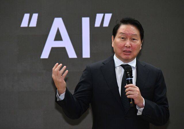 최태원 대한상공회의소 회장(SK그룹 회장)이 28일 국회의원회관에서 열린 한·중의원연맹 주최 2026년 제1회 정책세미나에서 ‘미·중 인공지능(AI) 기술 패권 경쟁 속 대한민국 성장전략’을 주제로 특별강연을 하고 있다. 이병주 기자