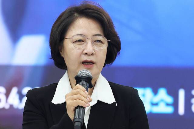 29일 경기도 수원시 경기도의회에서 열린 '더불어민주당 경기도지사 후보와 함께하는 지역위원회 현안 간담회'에서 추미애 후보가 발언하고 있다. 연합뉴스