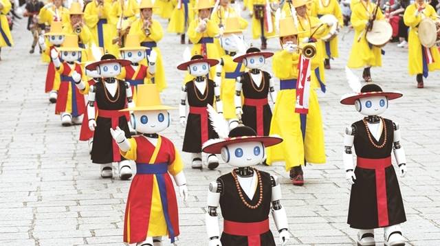 수원시는 올해 정조대왕 능행차에 휴머노이드를 합류시켜 정조대왕의 개혁정신과 수원시의 미래 비전 간 결합을 추진하고 있다. 사진은 AI 이미지로 그린 수원시의 계획도. 수원시 제공