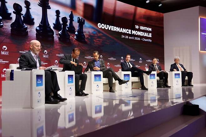 지난 24~26일 프랑스 샹티이에서 열린 제18회 세계정책콘퍼런스(WPC) '규칙보다 힘: 국제무역의 도전' 세션에서 마커스 놀런드 피터슨국제경제연구소 선임부소장, 박태호 전 통상교섭본부장, 세바스티앵 장 프랑스 국제관계연구소(IFRI) 지경학부문 부소장, 브라이언 킹스턴 캐나다 자동차제조협회장, 차오이더 상하이발전연구재단 부이사장, 스즈키 가즈토 도쿄대 교수(왼쪽부터)가 토론을 하고 있다. WPC 사무국