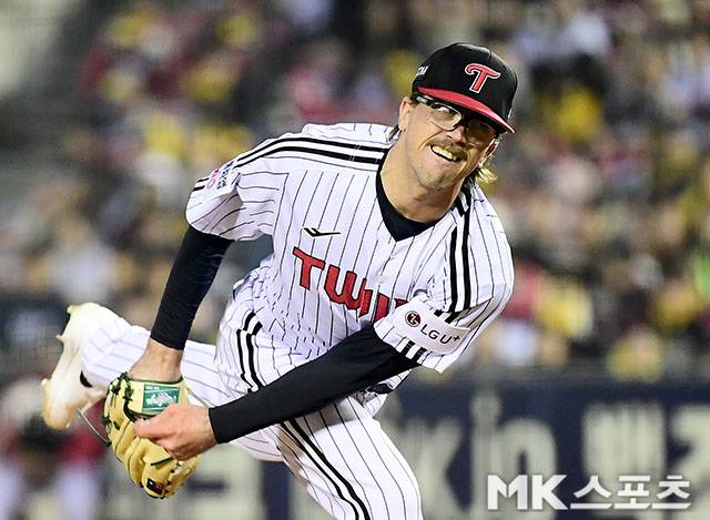 2일 오후 서울 잠실구장에서 ‘2026 신한 SOL KBO 리그’ KIA 타이거즈와 LG 트윈스 경기가 열렸다. LG 선발 웰스가 역투하고 있다. 사진=김영구 기자