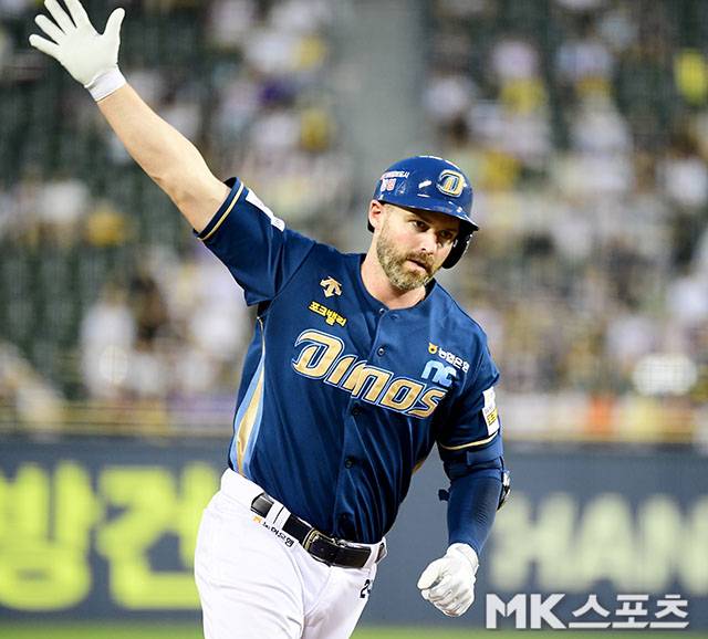 2024시즌 홈런왕에 올랐던 데이비슨. 사진=김영구 기자