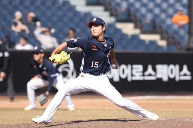 두산 최주형이 3월 17일 시범경기 한화전에서 역투하고 있다./두산 베어스 제공