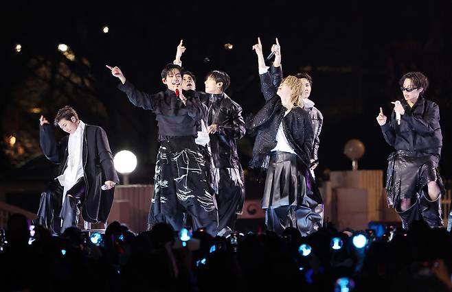 그룹 방탄소년단(BTS)이 지난 3월 21일 서울 광화문 광장에서 펼친 공연 모습 (사진-=연합뉴스)