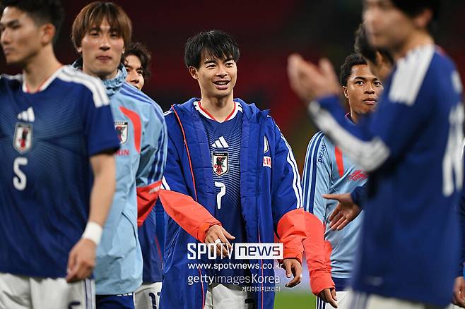 ▲ 모리야스 감독은 영국 원정길에서 당당하게 목표를 말했다. 그는 \"우리는 월드컵에서 우승할 가능성이 있다고 믿는다. 우리는 다크호스로서 월드컵에 도전할 것이다. 우리는 충분한 실력이 있다. 이번 대회 목표는 우승이다. 일본은 분명히 해낼 수 있다고 믿는다. 조별리그를 통과할 뿐만 아니라 토너먼트에서도 이길 수 있는 실력을 갖추고 있다\"고 확신했다.