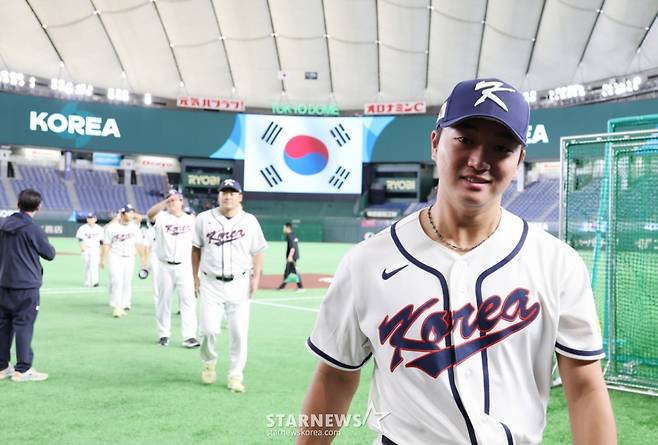 야구대표팀 고우석이  2026WBC 도쿄라운드 개막을 하루 앞둔 4일 도쿄돔 공식훈련을 마친 후 그라운드를 나서고 있다. 2026.03.04.  야구대표팀 고우석이  2026WBC 도쿄라운드 개막을 하루 앞둔 4일 도쿄돔 공식훈련을 마친 후 그라운드를 나서고 있다. /사진=강영조 선임기자