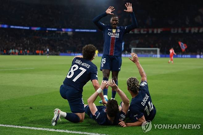 골 세리머니 하는 PSG 선수들. [로이터=연합뉴스]