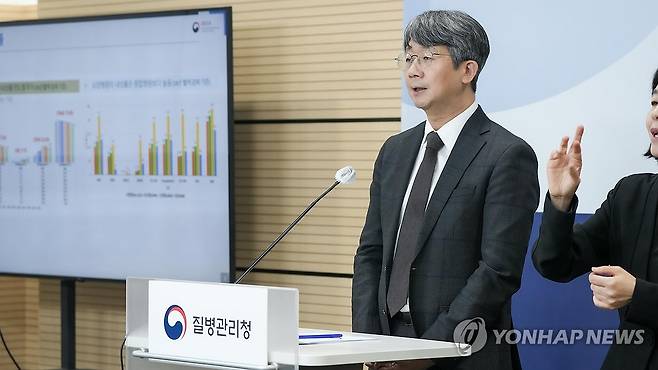 제3차 국가 항생제 내성 관리대책 브리핑 (서울=연합뉴스) 임승관 질병관리청장이 2월 25일 충북 청주 오송 질병관리청에서 '제3차 국가 항생제 내성 관리대책'에 대해 브리핑하고 있다. [질병관리청 제공. 재판매 및 DB 금지] photo@yna.co.kr
