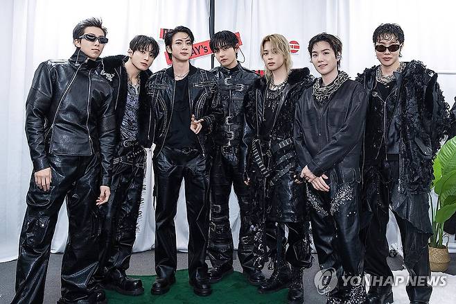 BTS 새 월드투어 '아리랑' 고양 공연 (서울=연합뉴스) 그룹 방탄소년단(BTS)이 9일 경기도 고양종합운동장 주경기장에서 새 월드투어 '아리랑'의 막을 올렸다. 사진은 이날 공연 BTS 멤버들 모습. 2026.4.10 [빅히트뮤직 제공.재판매 및 DB 금지] photo@yna.co.kr