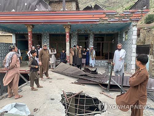 공습받은 아프간 쿠나르주  [EPA 연합뉴스 재판매 및 DB 금지]