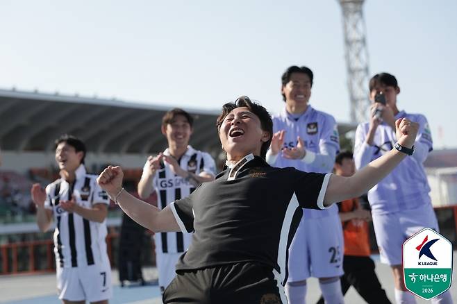 포효하는 K리그1 FC서울 김기동 감독 [한국프로축구연맹 제공. 재판매 및 DB 금지]